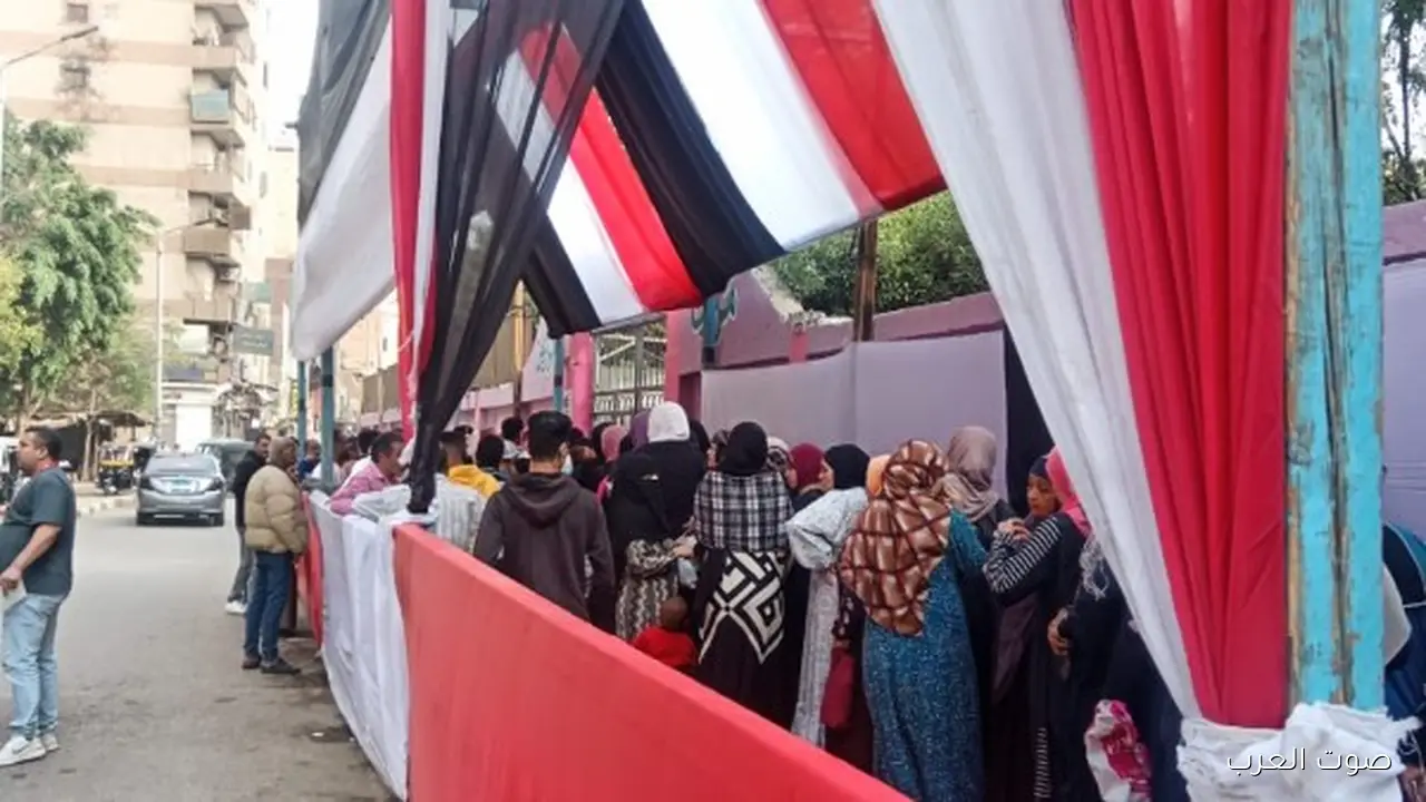 استقبال الناخبين في لجنة مدرسة محمد كريم بالبحر الأعظم في