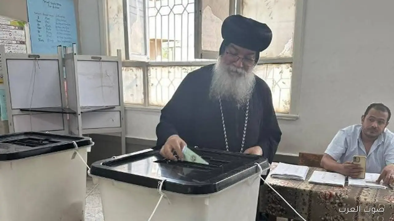 الأنبا مكاريوس أسقف المنيا يشارك في الانتخابات البرلمانية