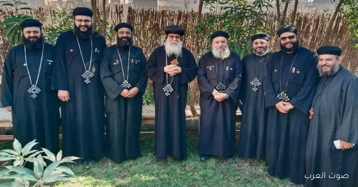 الأنبا مكاريوس يصلي في كنيسة الشهيد مارجرجس والأنبا توماس بعزبة المقدس