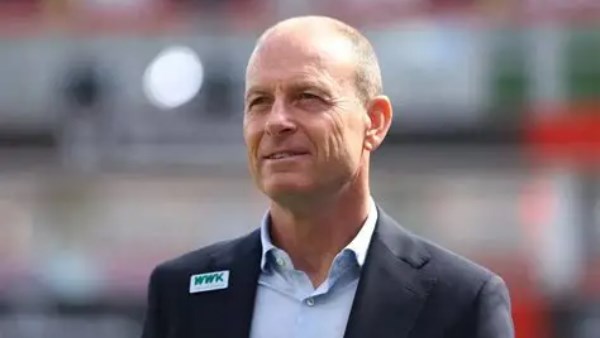 الأهلي هيجيب محلل أداء جديد للجهاز الفني قريبًا