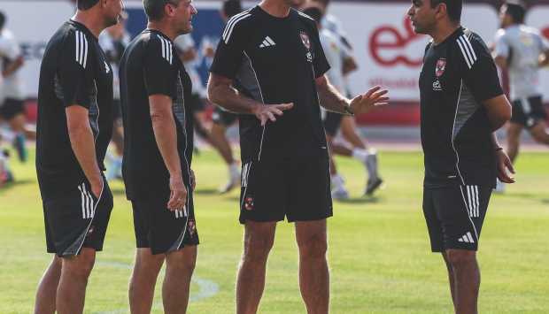 الأهلي يقفل باب عودة مهاجمه القديم