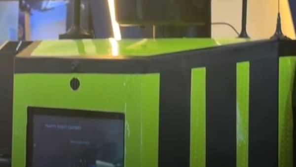 الإدارة العامة للمرور تعرض “روبوت ذكي” في معرض النقل الذكي بث مباشر