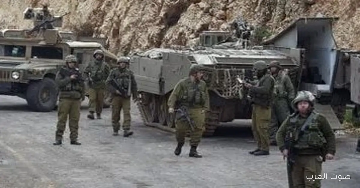 الاحتلال الإسرائيلي يدخل نابلس ويقبض على 4 فلسطينيين ويشيل صور الشهداء