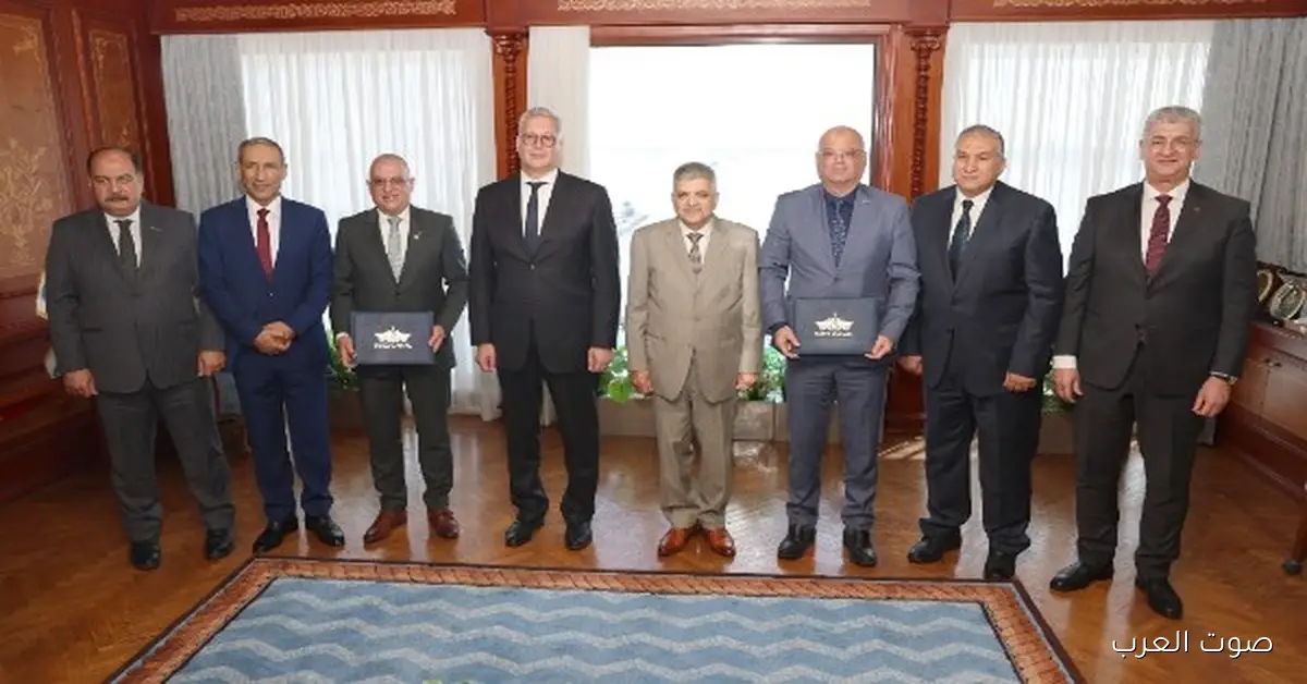 البترول وقناة السويس يمضوا على اتفاق لإنشاء محطة للغاز للإسالة والتموين