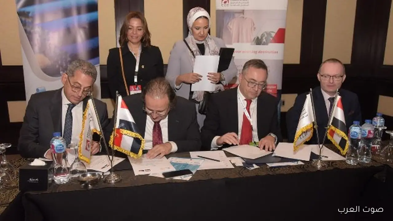 «التصديري للملابس» يوقع اتفاق مع «الجمعية التشيكية» لتعزيز التعاون في الاستثمار والتجارة