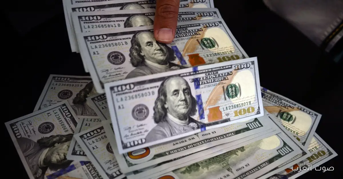 الدولار نزل شوية في البنوك مع نهاية اليوم