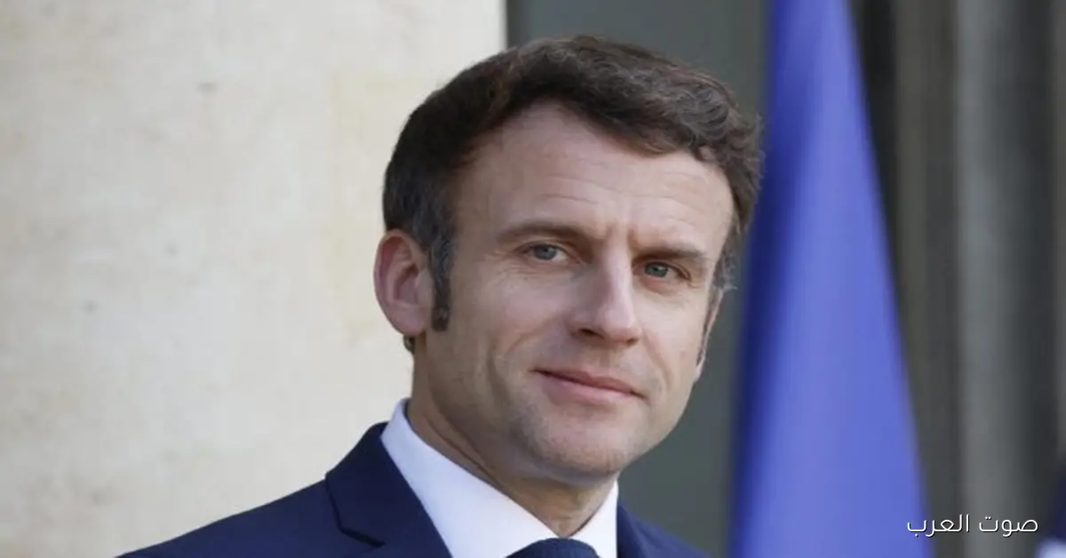 الرئيس الفرنسي يُثني على التغيير في الجابون