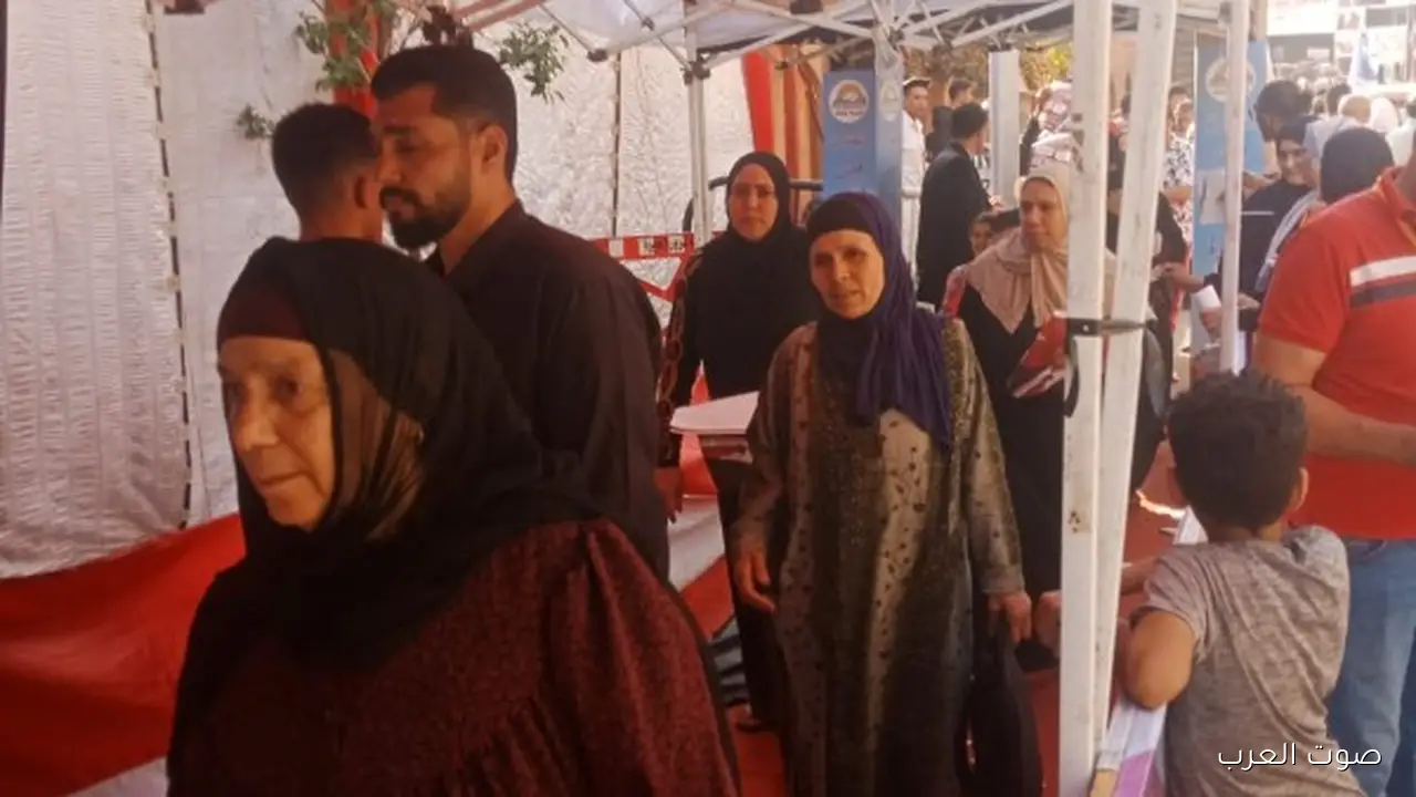الستات في المقدمة لليوم التاني.. إقبال كبير على لجان انتخابات النواب في بولاق الدكرور | صور