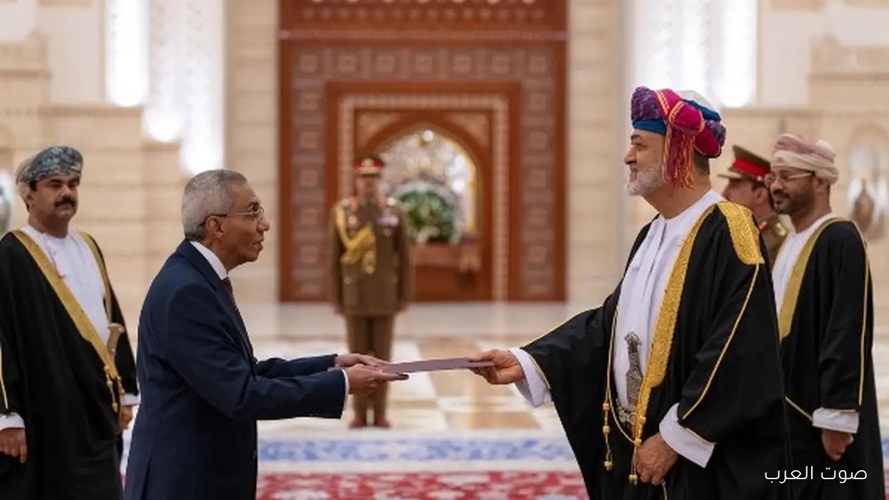 السفير المصري يسلم أوراق اعتماده لسلطان عمان