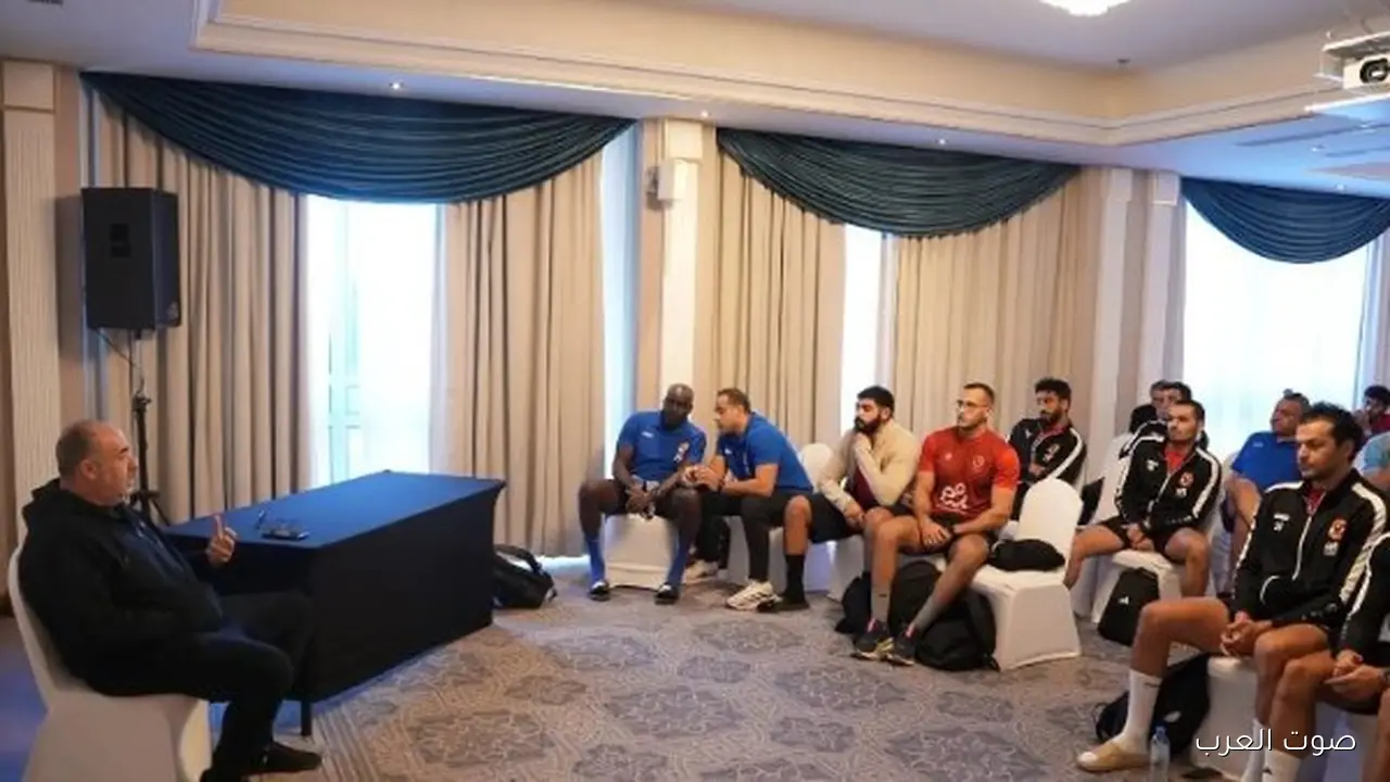 الغزواي يشجع لاعبي يد الأهلي قبل نهائي السوبر المصري في الإمارات