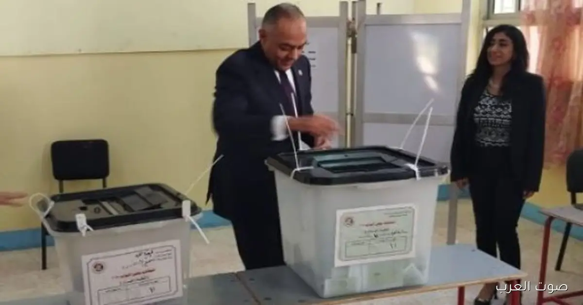 المستشار أحمد بنداري يشارك في التصويت بالمرحلة الثانية لانتخابات مجلس النواب