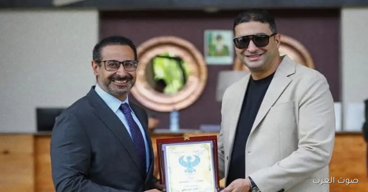 المصري يهدي درع النادي لمسئولي السفارة المصرية في زامبيا