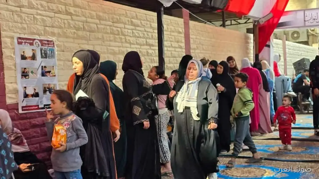 الناخبين بدأوا يتوافدوا على مدرسة محمود عمر بالرماية علشان يصوتوا في انتخابات النواب 2025