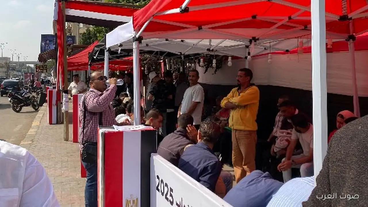 الناخبين في الدقي يتوافدوا على لجنة مدرسة الشهيد عامر عبدالمقصود لانتخابات النواب 2025