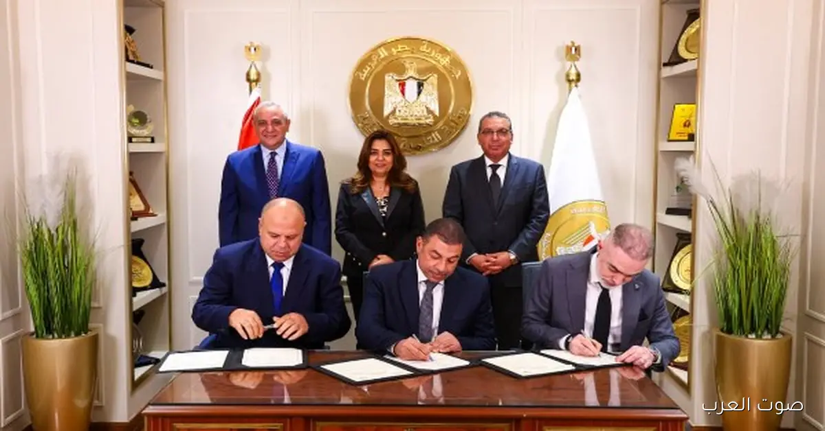 النقل توقع اتفاقية لإدارة وطرح حق انتفاع مرفق النقل الداخلي في الغربية