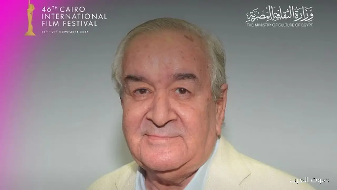 النهاردة.. محمد عبد العزيز هيقول “أسرار صناعة الكوميديا” في المسرح المكشوف