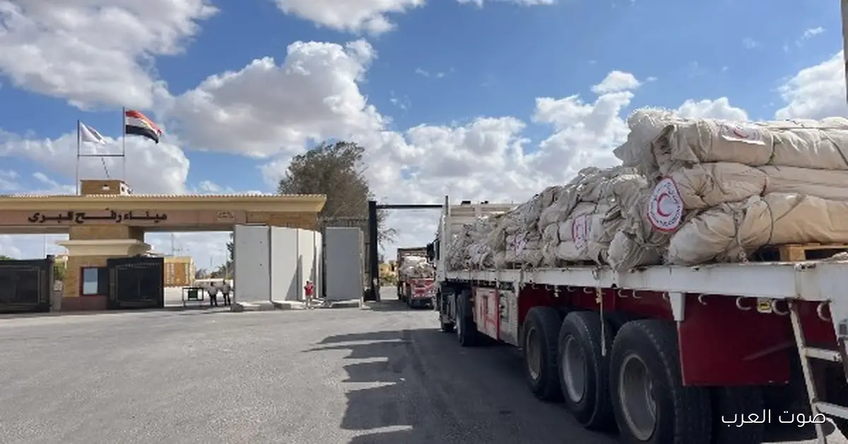 الهلال الأحمر المصري يرسل قافلة جديدة من مساعدات “زاد العزة” لغزة