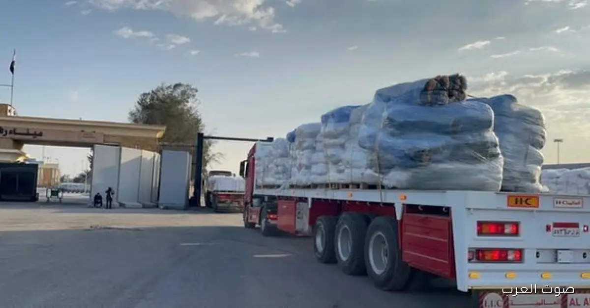 الهلال الأحمر يرسل القافلة الـ 75 محملة بمتطلبات الشتاء ومساعدات لأهالي غزة