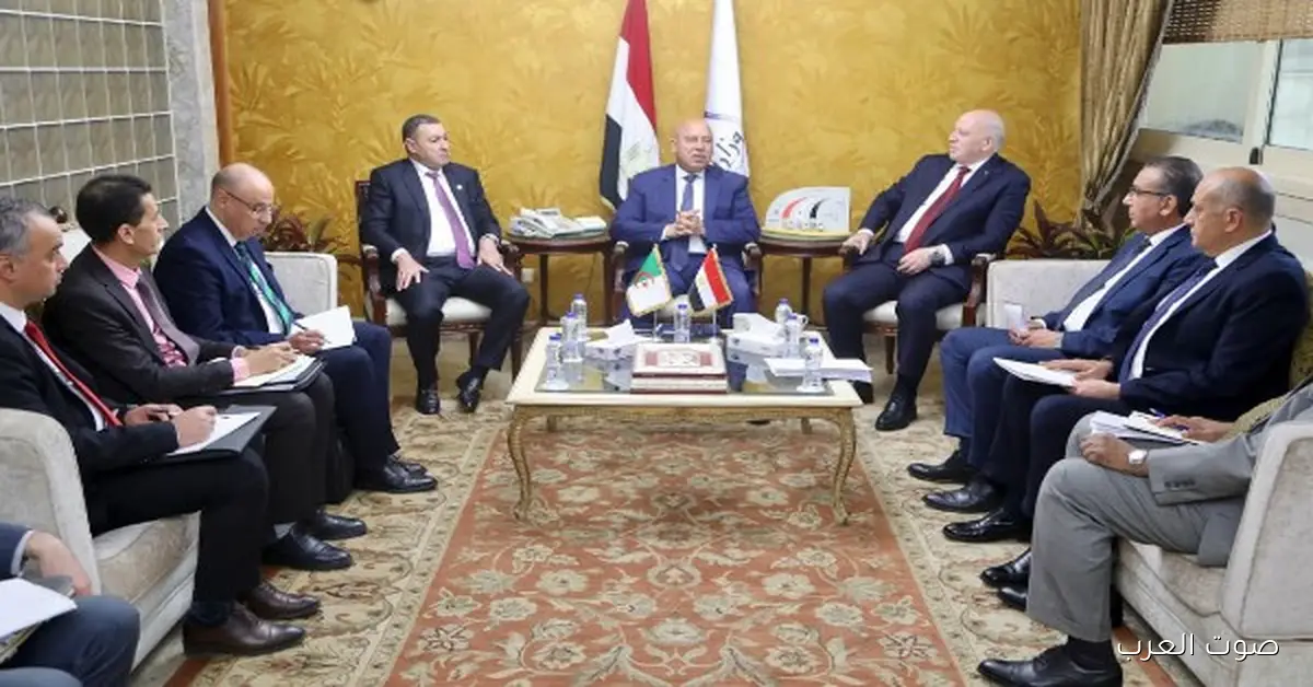 الوزير يناقش مع وزراء الصناعة والداخلية والنقل في الجزائر سبل تعزيز التعاون المشترك