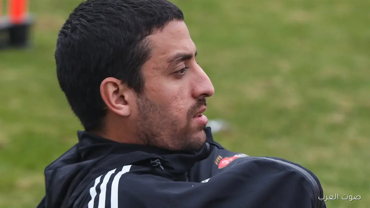 انضباط تكتيكي.. نجم الأهلي السابق يشيد بطاهر محمد طاهر