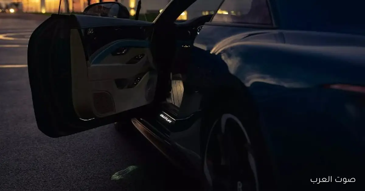بنتلي تخلي أبواب سياراتها عرض ضوئي مذهل يستمر 11 ثانية