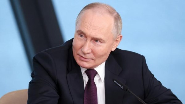 بوتين يزور مركز قيادة القوات الروسية ويتابع الأوضاع في كوبيانسك وفوفشانسك