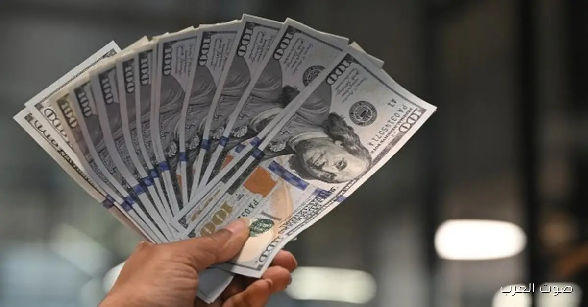 تحسن بسيط في سعر الدولار يساعد على استقرار الأسعار