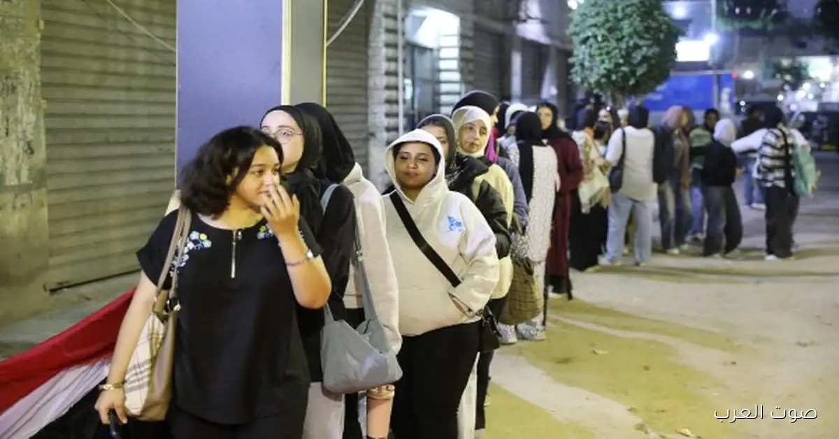 توافد مستمر قبل الإغلاق.. الكبار والصغار مستمرين في التصويت بالسيدة زينب