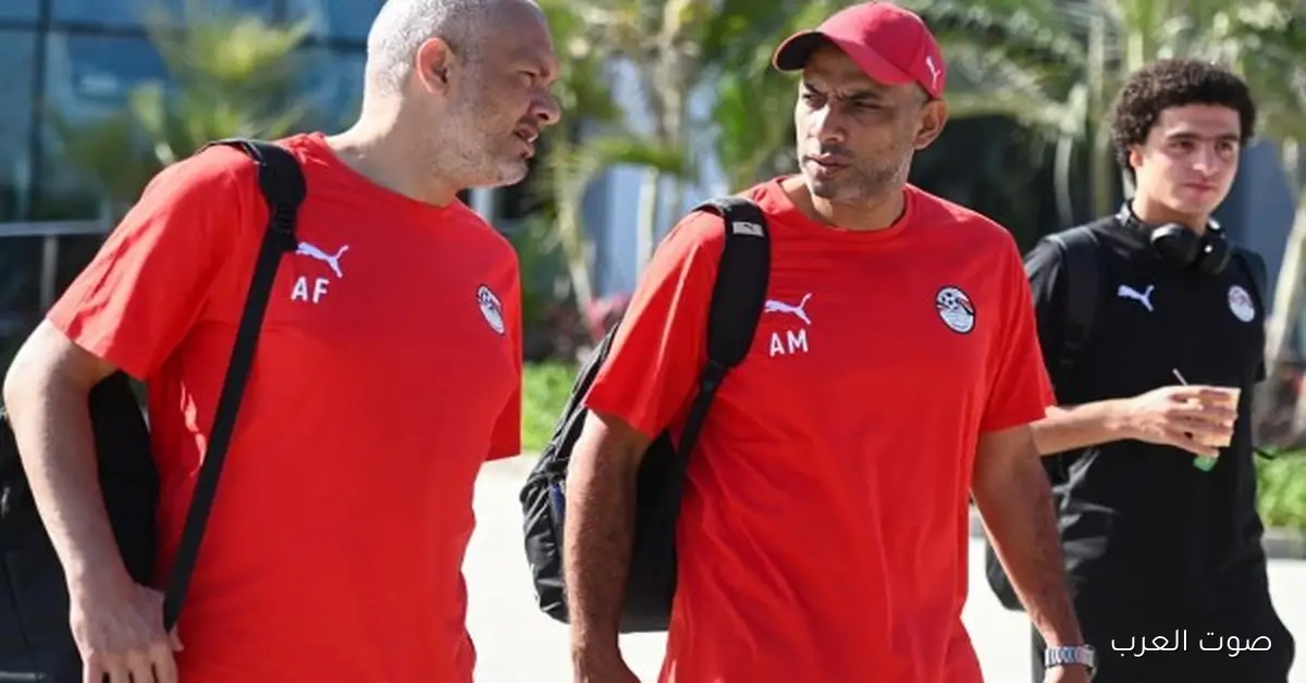 توروب يدي محاضرة للاعبي الأهلي قبل ما يتحركوا لاستاد هزاع بن زايد