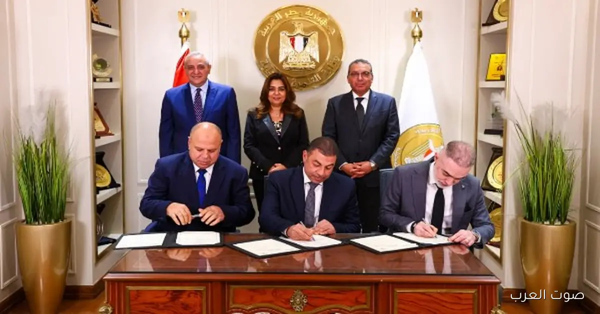 توقيع بروتوكول لطرح حق الانتفاع وإدارة وسائل النقل الداخلي في الغربية