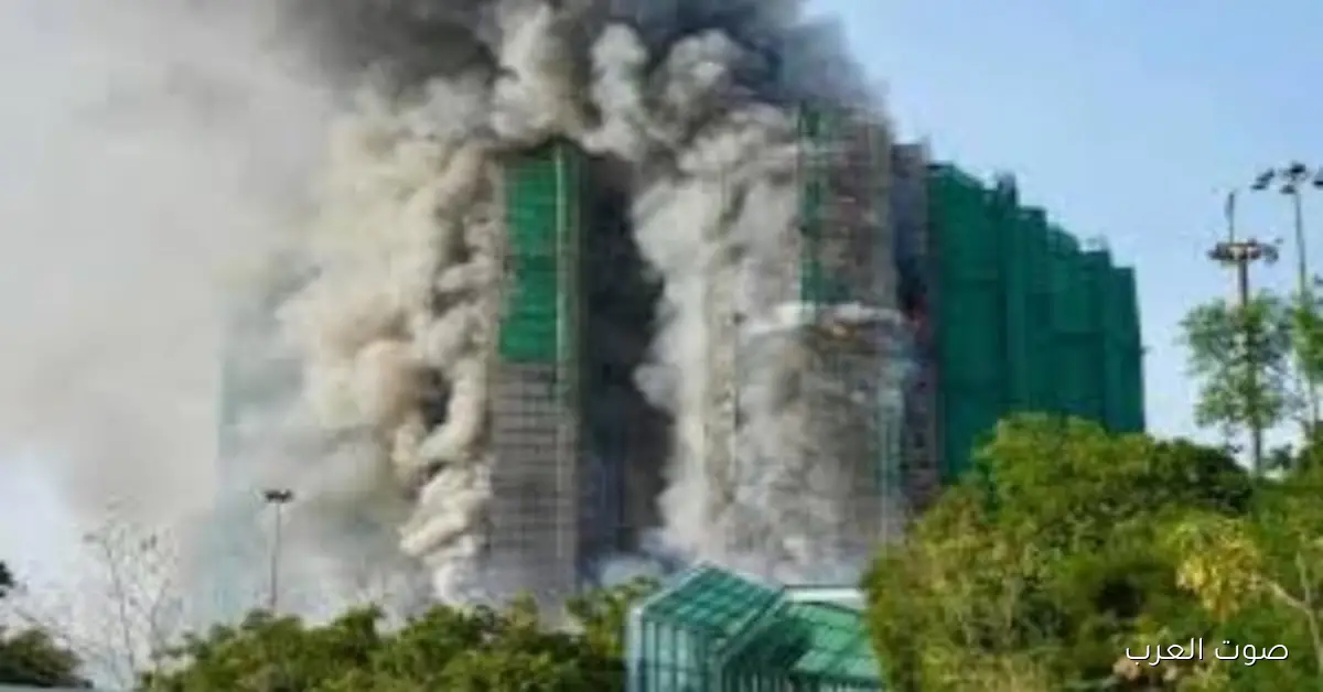 حريق كبير في مجمع سكني بمنطقة “تاي بو” في هونج كونج