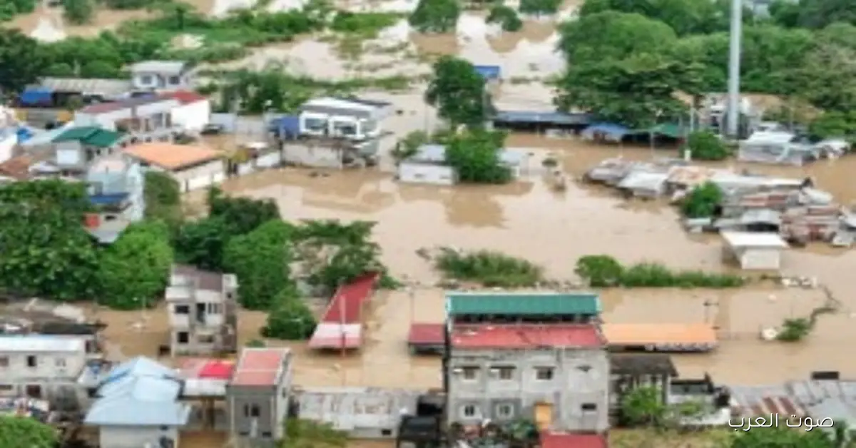 حصيلة ضحايا الفيضانات والانهيارات الأرضية في فيتنام وصلت لـ 16 قتيل