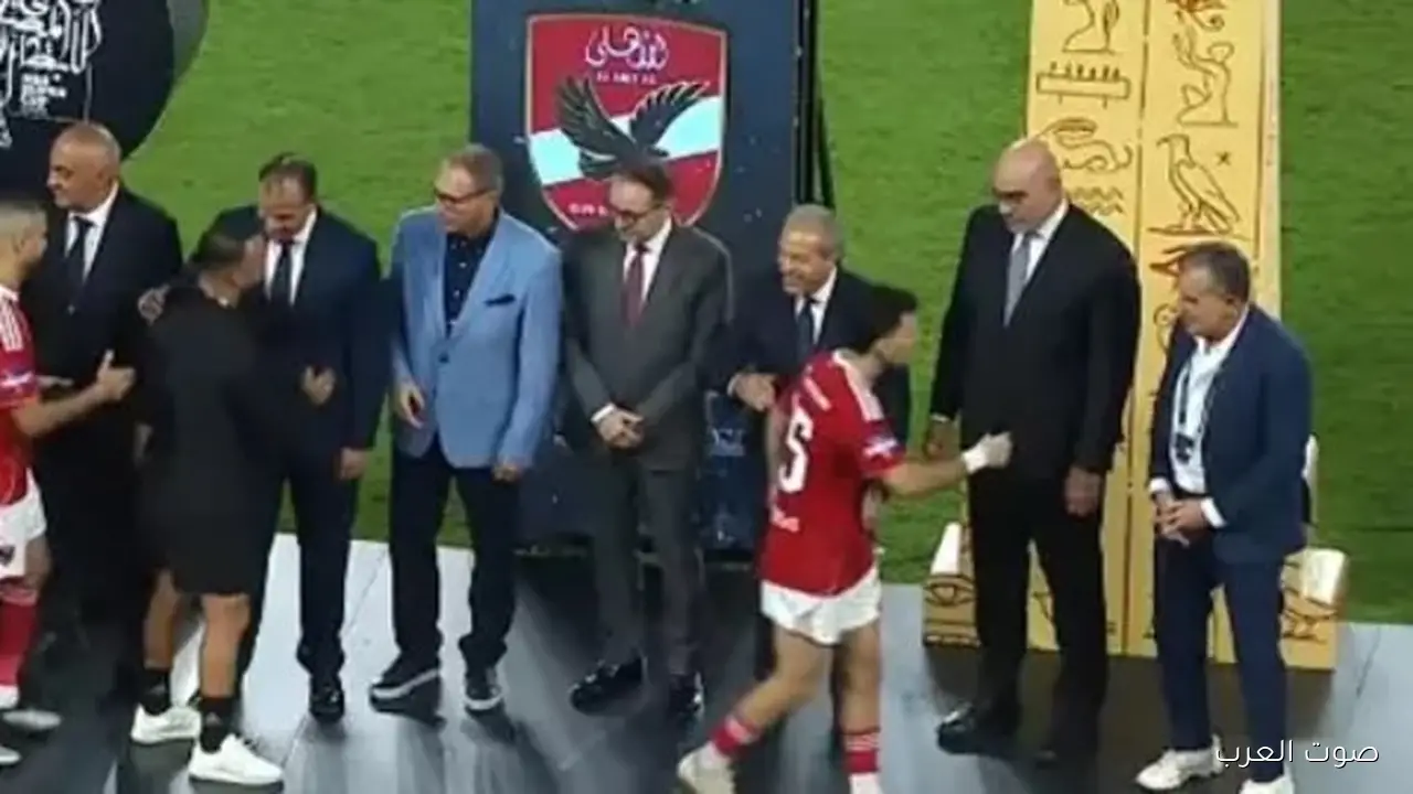 خالد الغندور يتكلم عن تجاهل زيزو لمصافحة هشام نصر.. كل التفاصيل