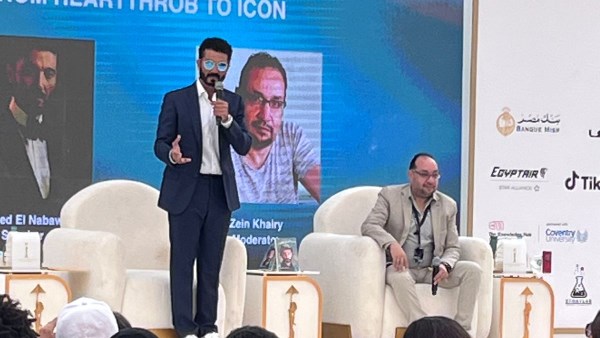 خالد النبوي يكرم عمال السينما ويشيد بدورهم