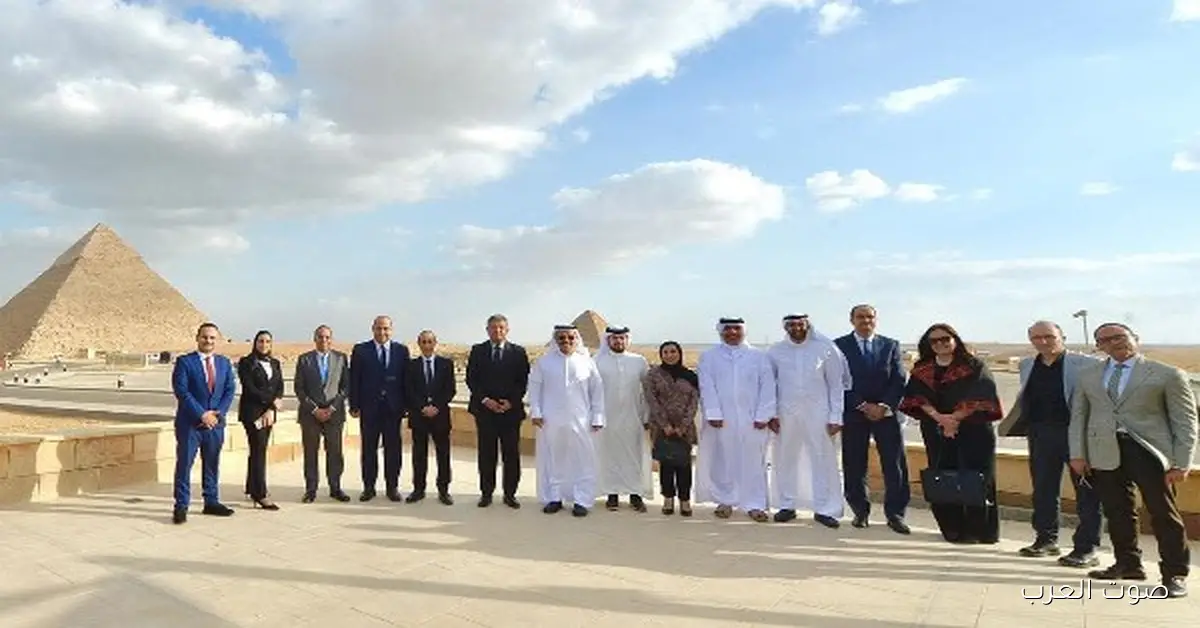 خالد عبد العزيز ووزير الإعلام البحريني يتجولوا في الأهرامات والمتحف المصري الكبير