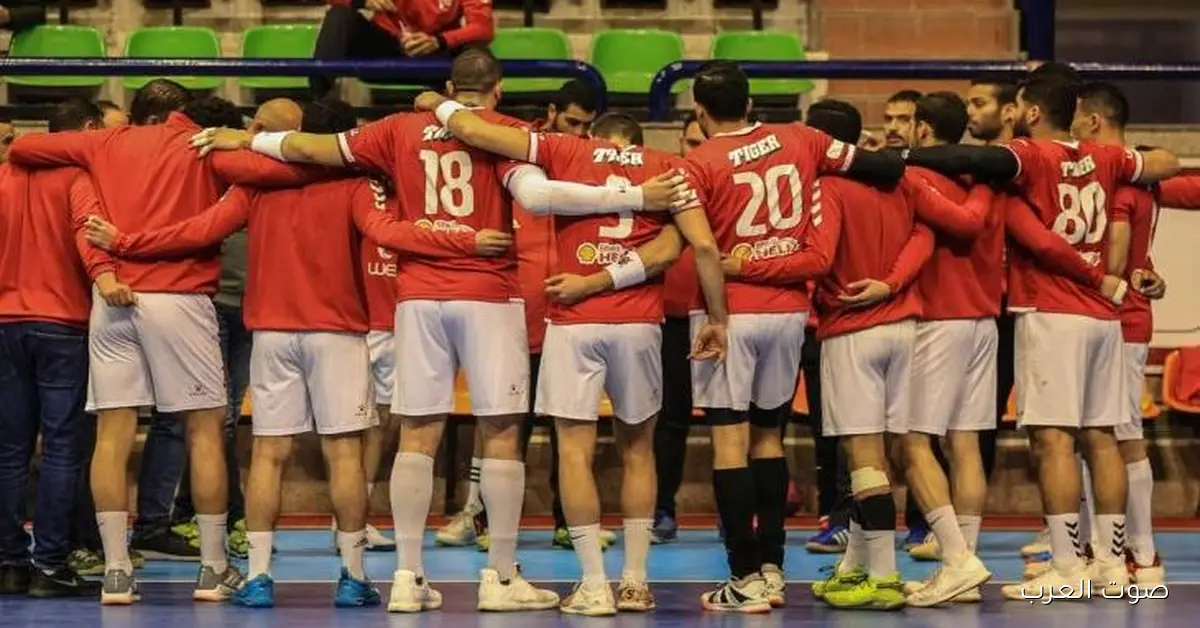 خالد فتحي يشكر اتحاد اليد في الإمارات ويهدي رئيسه درع من مصر