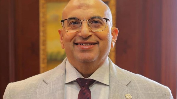 خبراء الضرائب: غزو الصين يهدد صناعة زجاج العربيات في مصر