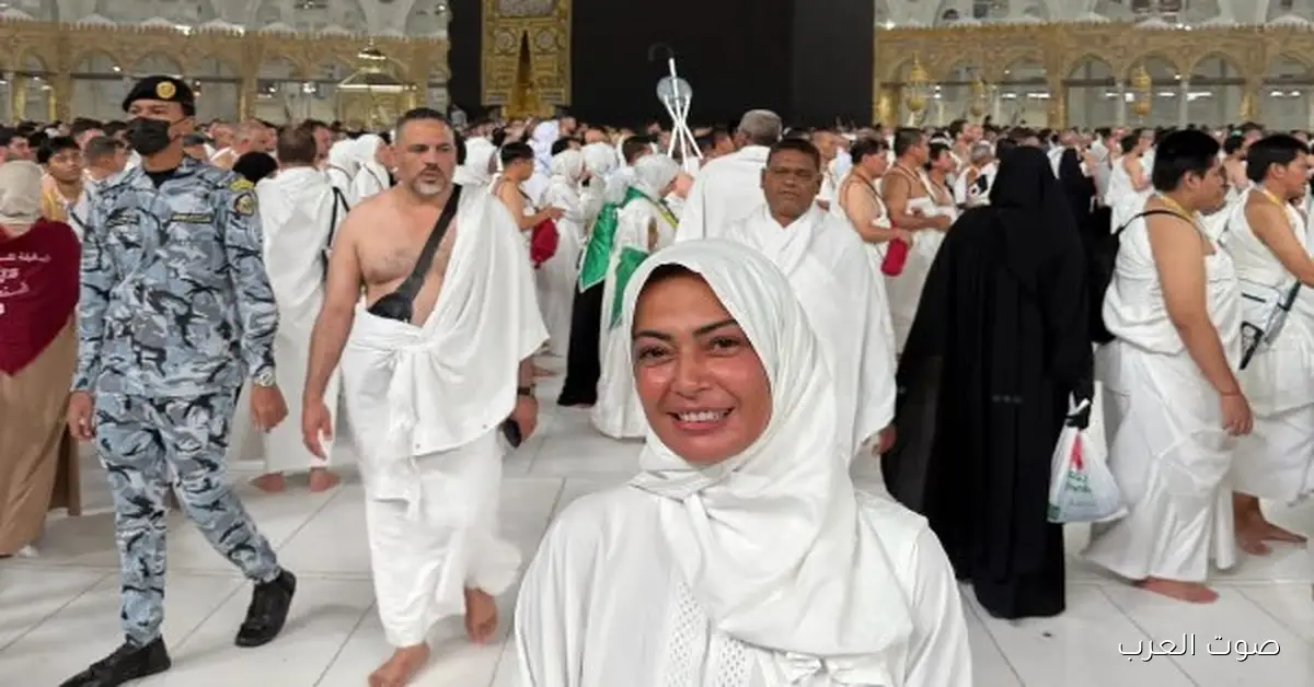 داليا مصطفى راحت تؤدي العمرة.. شوفوا الصور