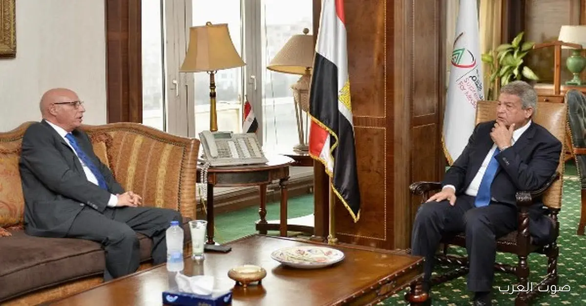 رئيس الأعلى للإعلام يناقش مع أمين مساعد جامعة الدول العربية استعدادات الدورة 55