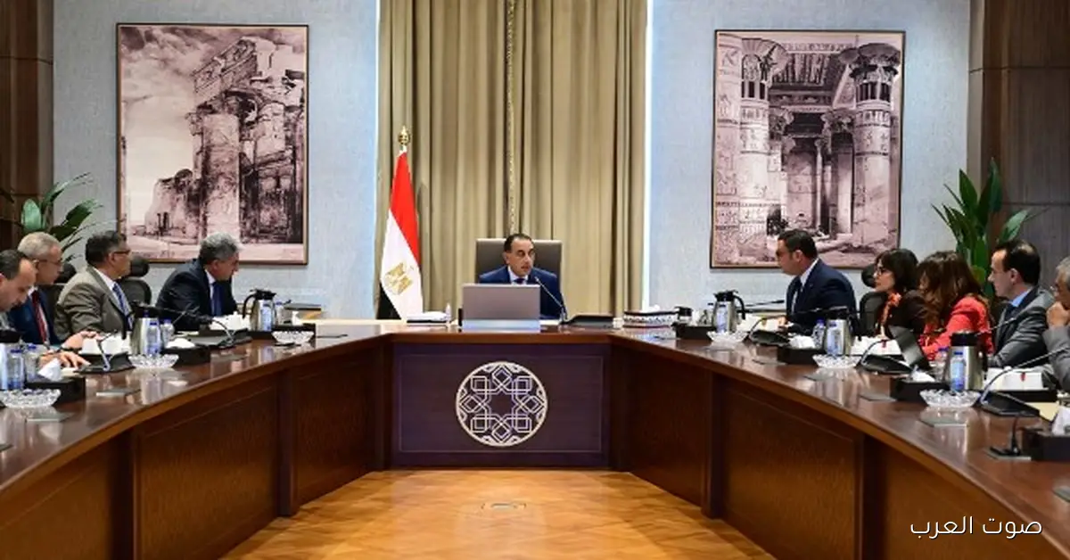 رئيس الوزراء يتابع تطوير المناطق حول هضبة الأهرامات