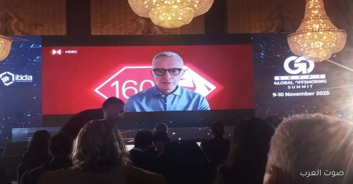 رئيس الوزراء يحضر توقيع 55 عقد بين وزارة الاتصالات وشركات التعهيد