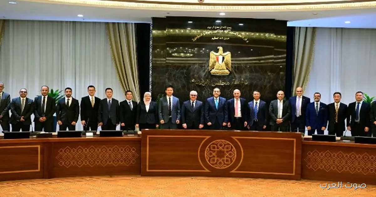 رئيس الوزراء يحضر توقيع عقد لإنشاء مجمع كامل للصناعات الكيميائية الفوسفاتية في المنطقة الاقتصادية