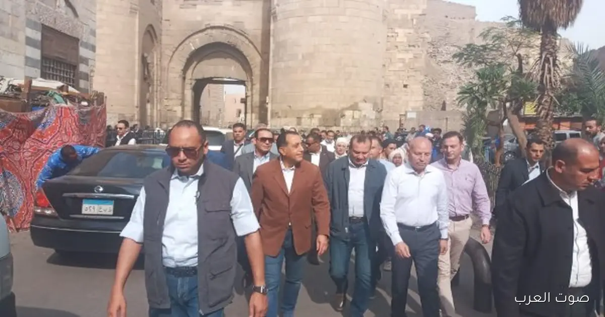 رئيس الوزراء يزور منطقة حارة الروم وباب زويلة ويشوف شغل إعادة الإحياء