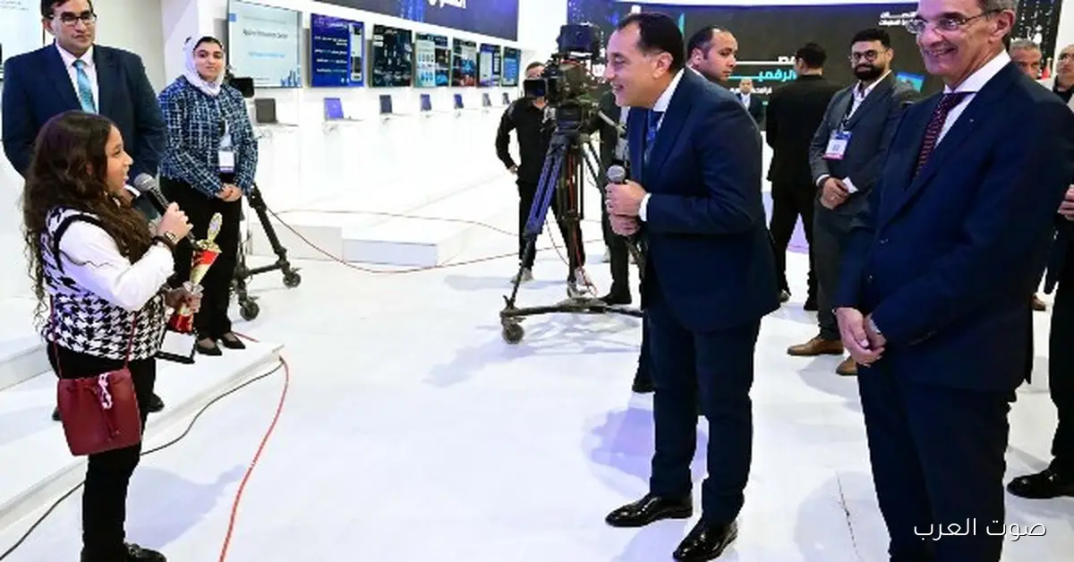 رئيس الوزراء يسمع قصة نجاح “طفلة مصرية” في مؤتمر القاهرة لتكنولوجيا المعلومات