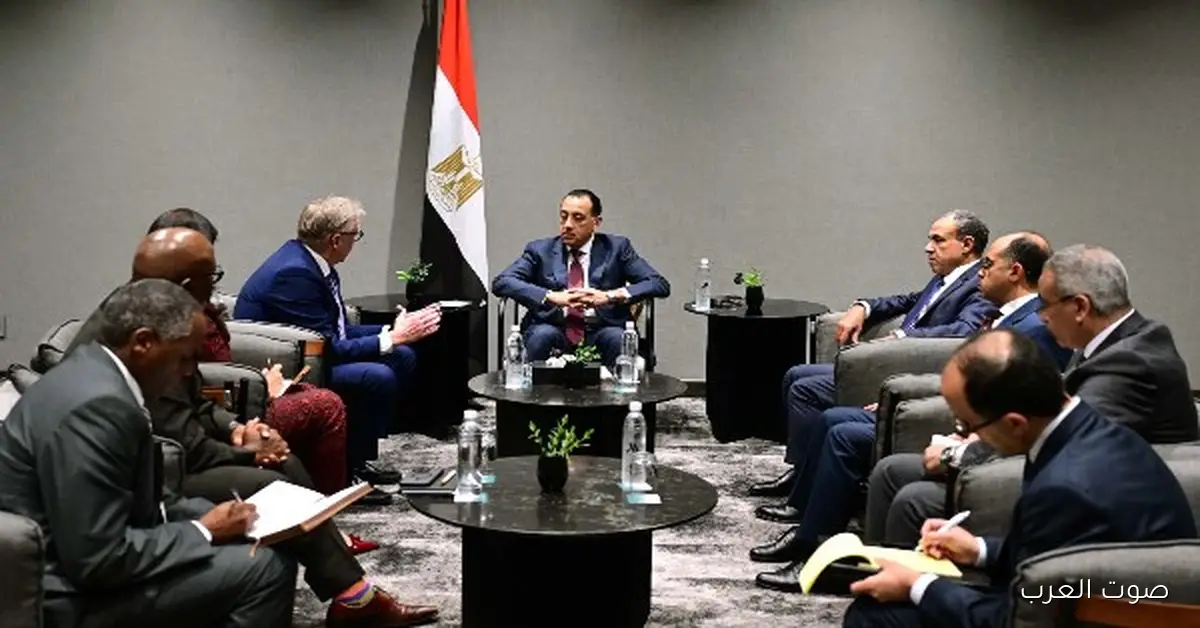 رئيس الوزراء يقابل مسؤولي شركة “أنجلو جولد أشانتي” اللي مستثمرين في منجم السكري للذهب