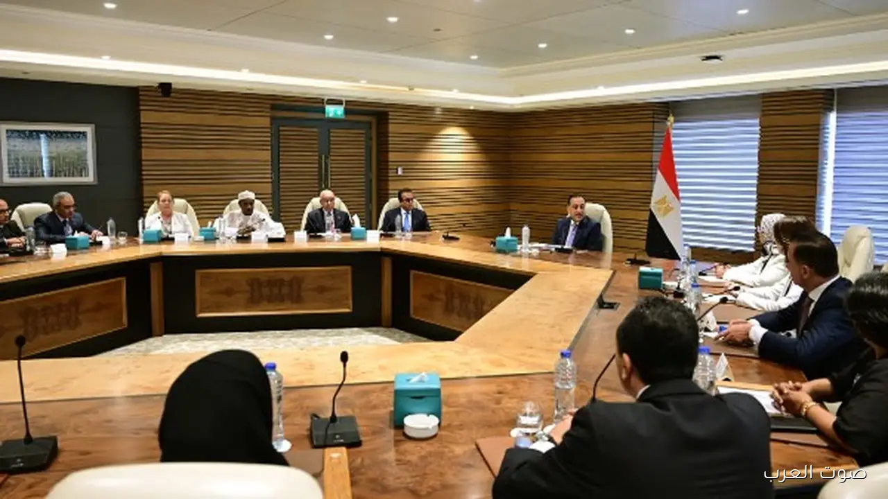رئيس الوزراء يقابل وزراء الصحة والتعليم من دول مشاركة في المؤتمر العالمي للسكان