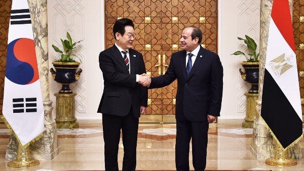 رئيس كوريا الجنوبية: زيارتي لمصر هتفتح باب جديد في علاقاتنا مع بعض