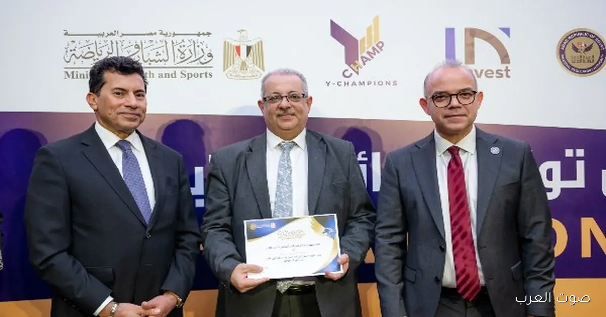 رئيس هيئة الرقابة المالية يكرم فريق تطوير معايير المراجعة المصرية