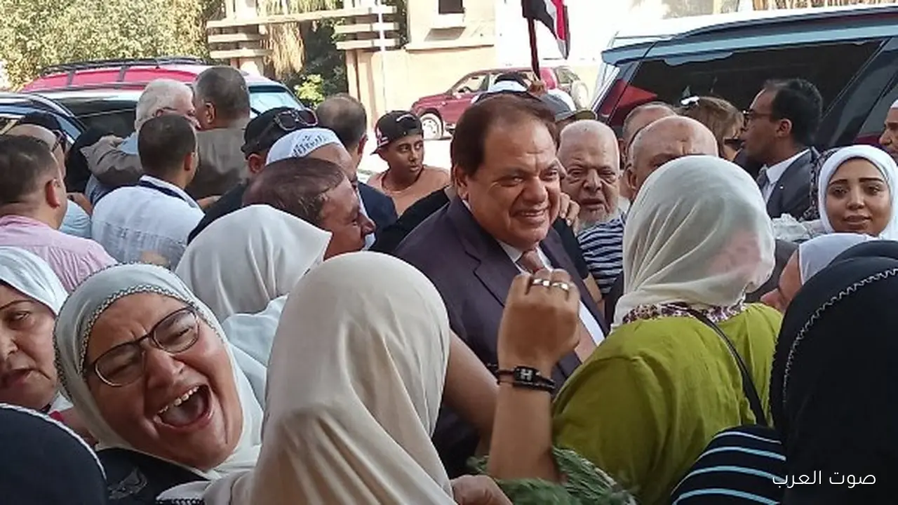 زحمة كبيرة في مدرسة الشهيد العميد عامر عبد المقصود بالدقي.. الناس مليين لجان الانتخابات بحماس