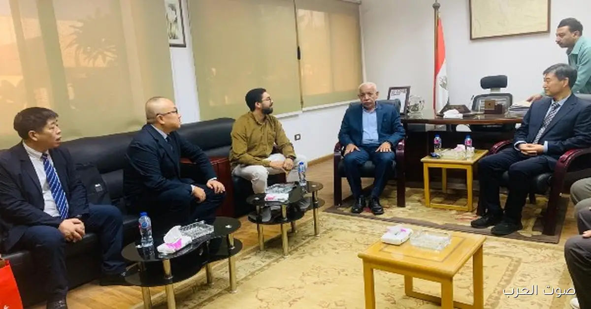 زوروا الصين.. وفد عمال بكين عمل إيه في نقابة الأخشاب المصرية؟